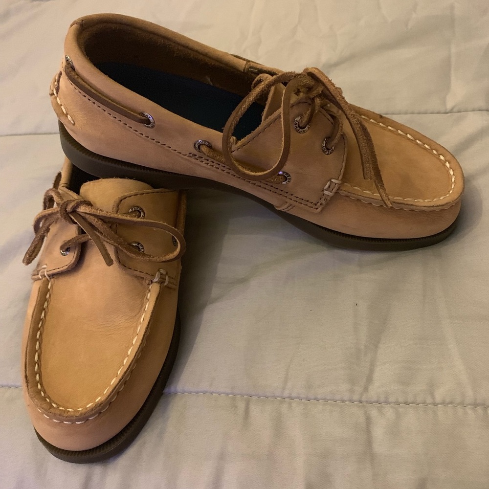 Sperry's size 2